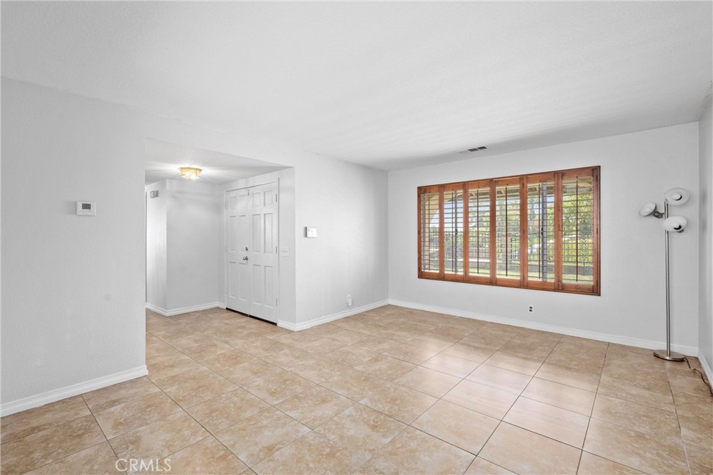 10703 Valley Drive Riverside, CA 92505 - Photo 5 of 36