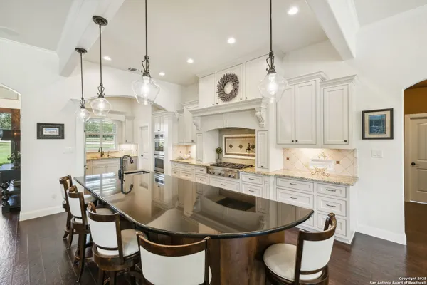 $1,300,000 | 1994 Farm To Market Road 3006, Pleasanton, TX 78064