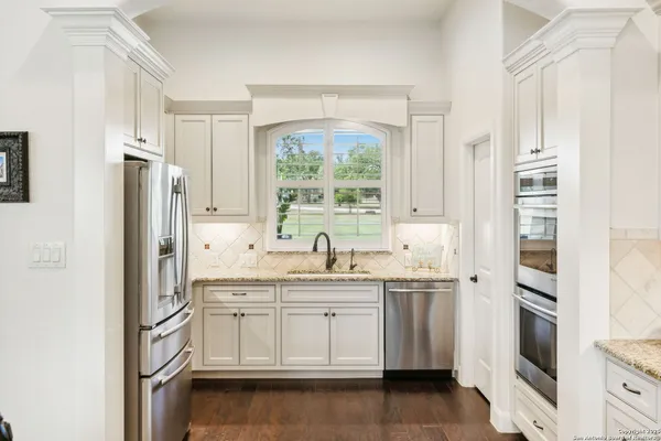 $1,300,000 | 1994 Farm To Market Road 3006, Pleasanton, TX 78064