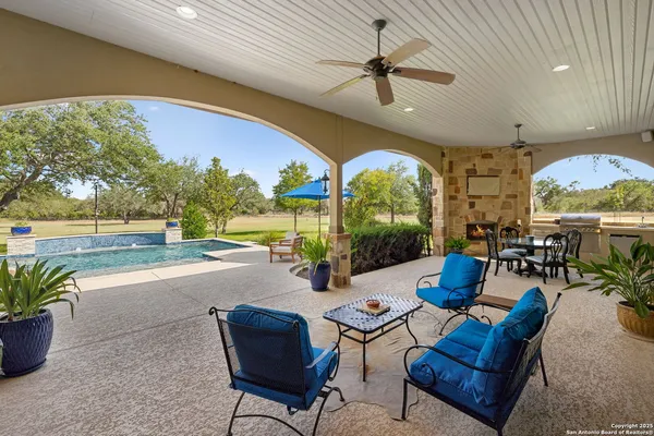$1,300,000 | 1994 Farm To Market Road 3006, Pleasanton, TX 78064