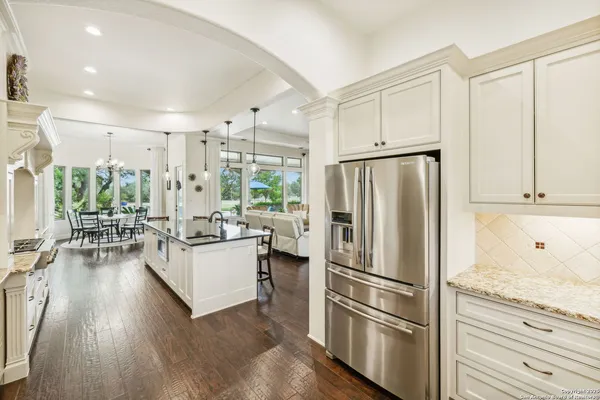 $1,300,000 | 1994 Farm To Market Road 3006, Pleasanton, TX 78064