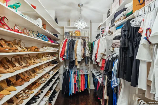 $1,300,000 | 1994 Farm To Market Road 3006, Pleasanton, TX 78064