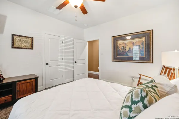 $1,300,000 | 1994 Farm To Market Road 3006, Pleasanton, TX 78064