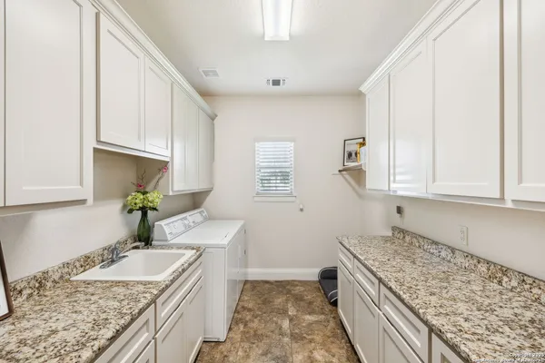 $1,300,000 | 1994 Farm To Market Road 3006, Pleasanton, TX 78064