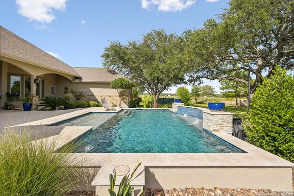 $1,300,000 | 1994 Farm To Market Road 3006, Pleasanton, TX 78064