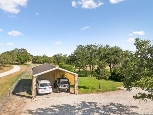 $1,300,000 | 1994 Farm To Market Road 3006, Pleasanton, TX 78064
