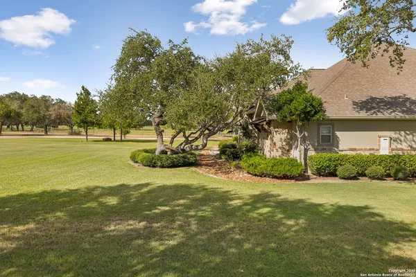 $1,300,000 | 1994 Farm To Market Road 3006, Pleasanton, TX 78064