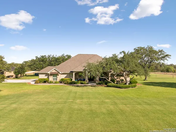 $1,300,000 | 1994 Farm To Market Road 3006, Pleasanton, TX 78064