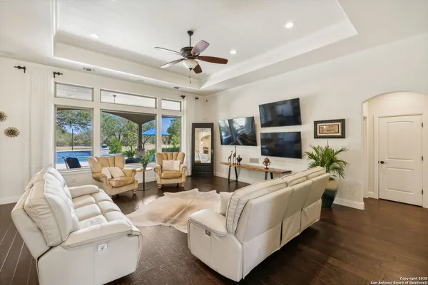 $1,300,000 | 1994 Farm To Market Road 3006, Pleasanton, TX 78064