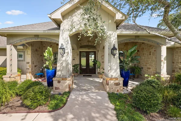 $1,300,000 | 1994 Farm To Market Road 3006, Pleasanton, TX 78064