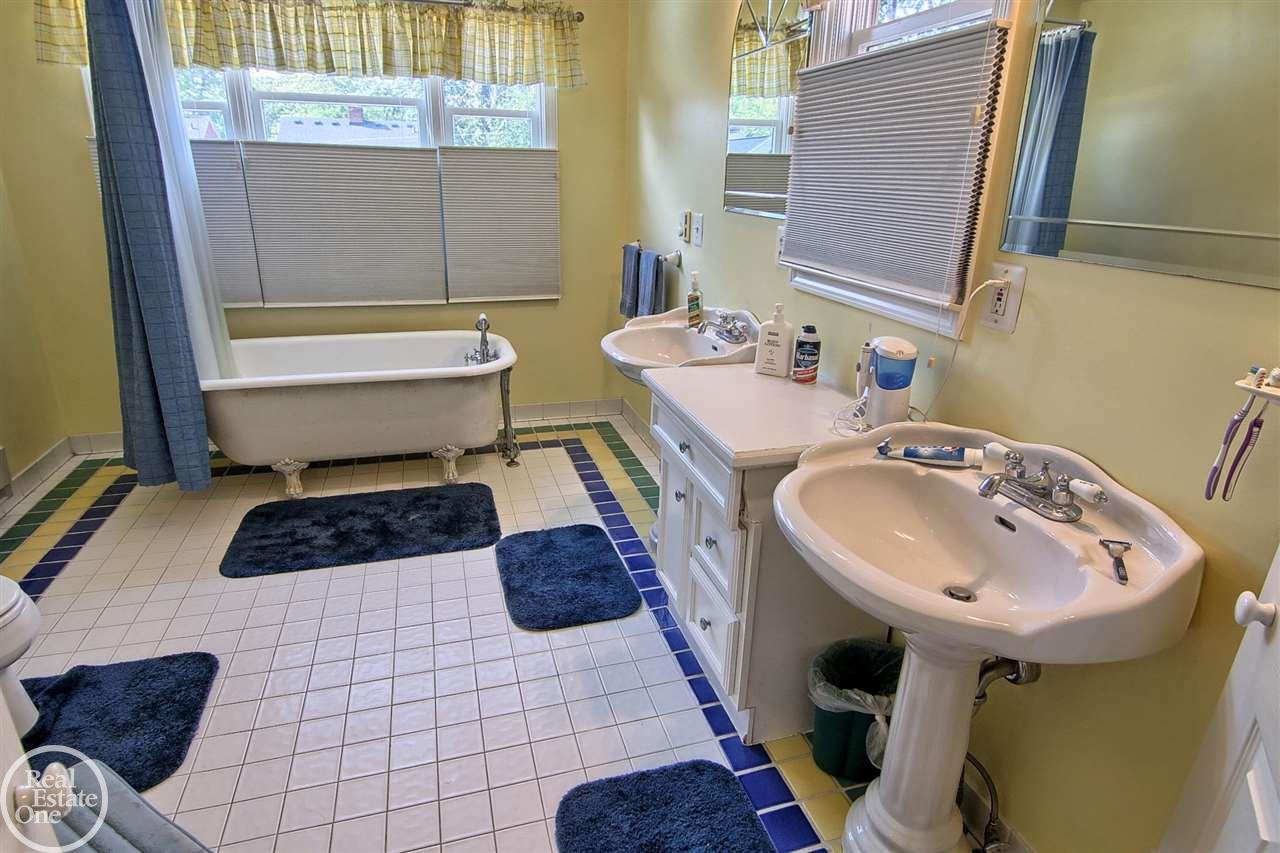 1609 Hampton Road Grosse Pointe Woods, MI 48236 - Photo 21 of 30