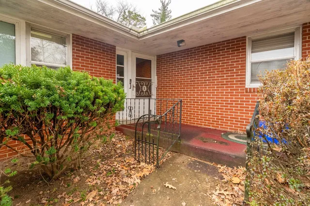 $169,500 | 1003 South Skyline Drive, Carbondale, IL 62901