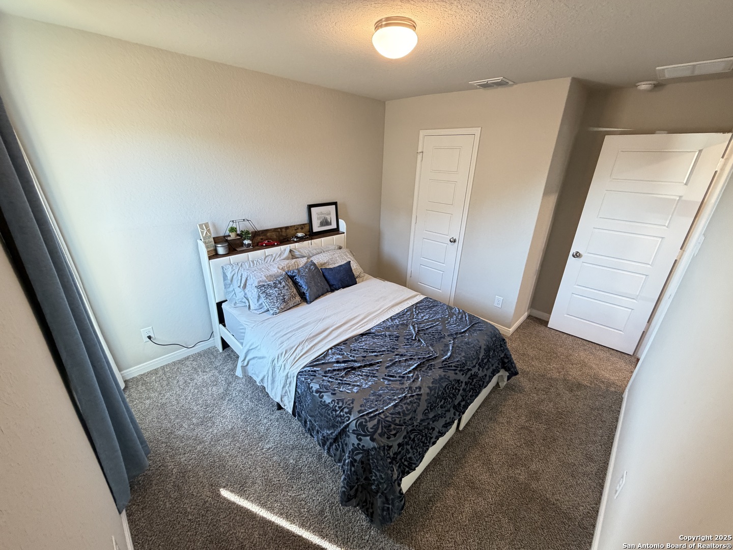 20929 Pleasanton Road San Antonio, TX 78264 - Photo 32 of 51 a bedroom with a bed and a mirror