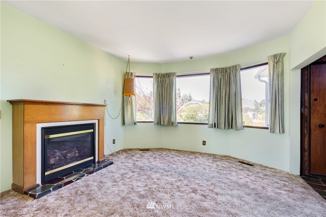 3605 Rockefeller Avenue Everett, WA 98201 - Photo 2 of 16