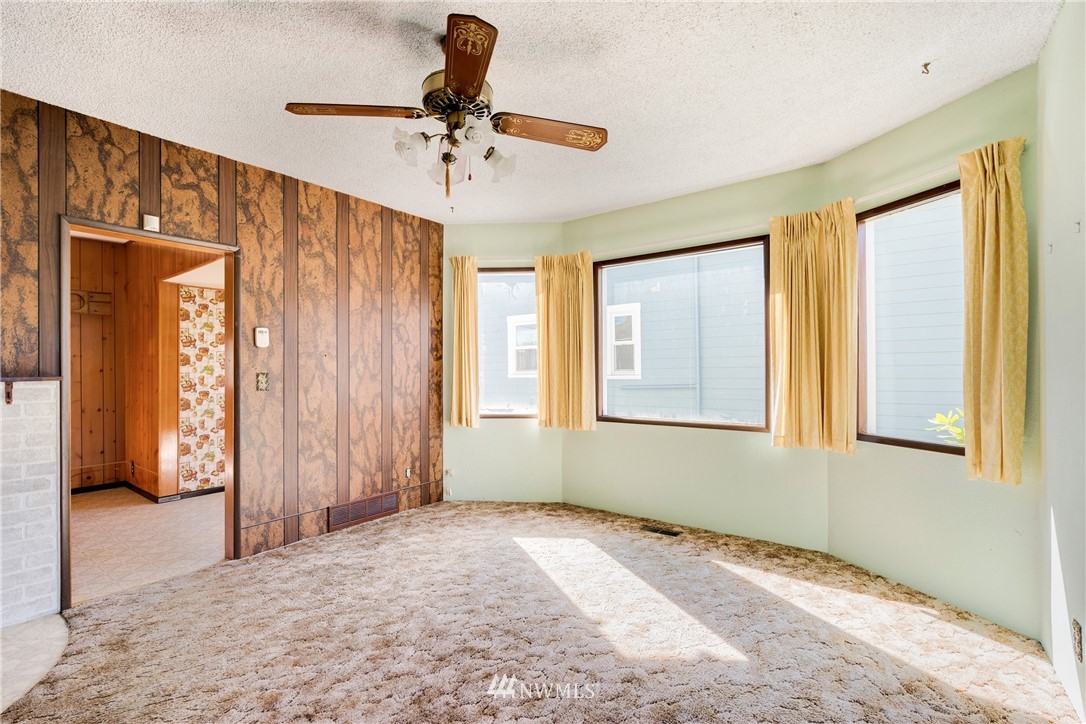 3605 Rockefeller Avenue Everett, WA 98201 - Photo 3 of 16