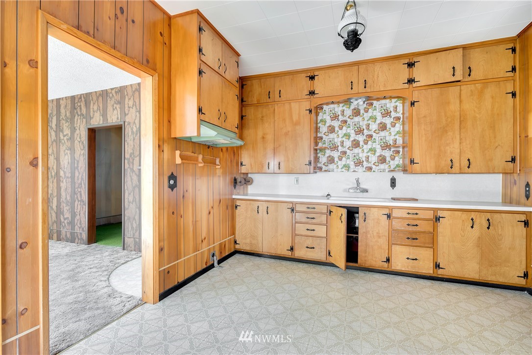 3605 Rockefeller Avenue Everett, WA 98201 - Photo 5 of 16