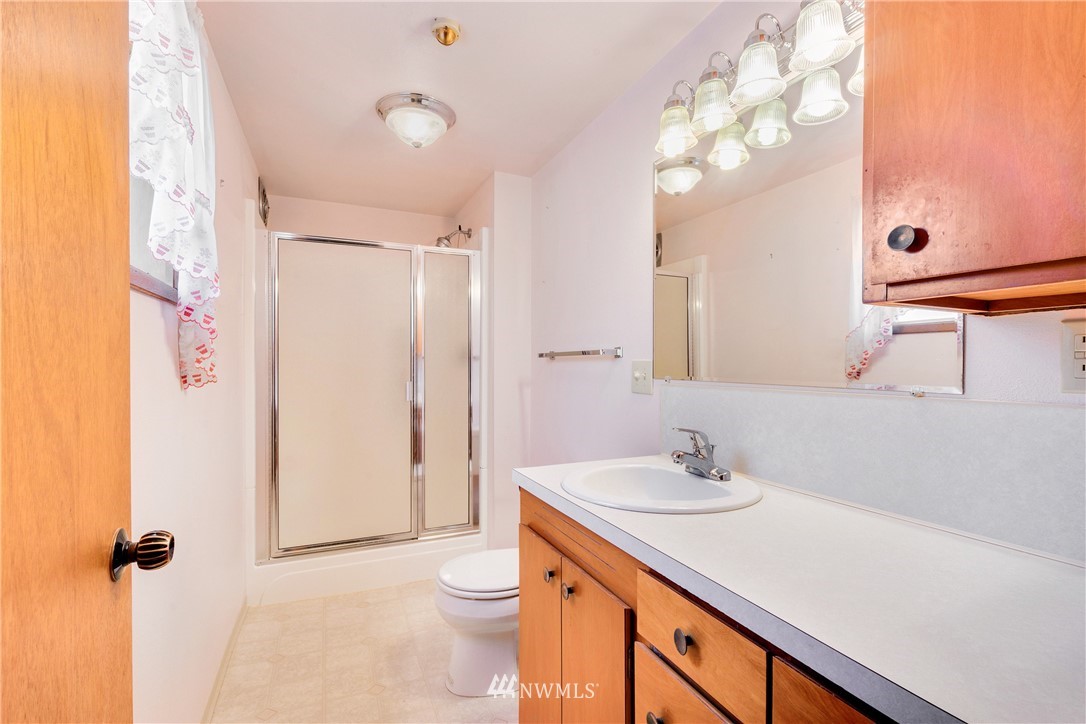 3605 Rockefeller Avenue Everett, WA 98201 - Photo 8 of 16