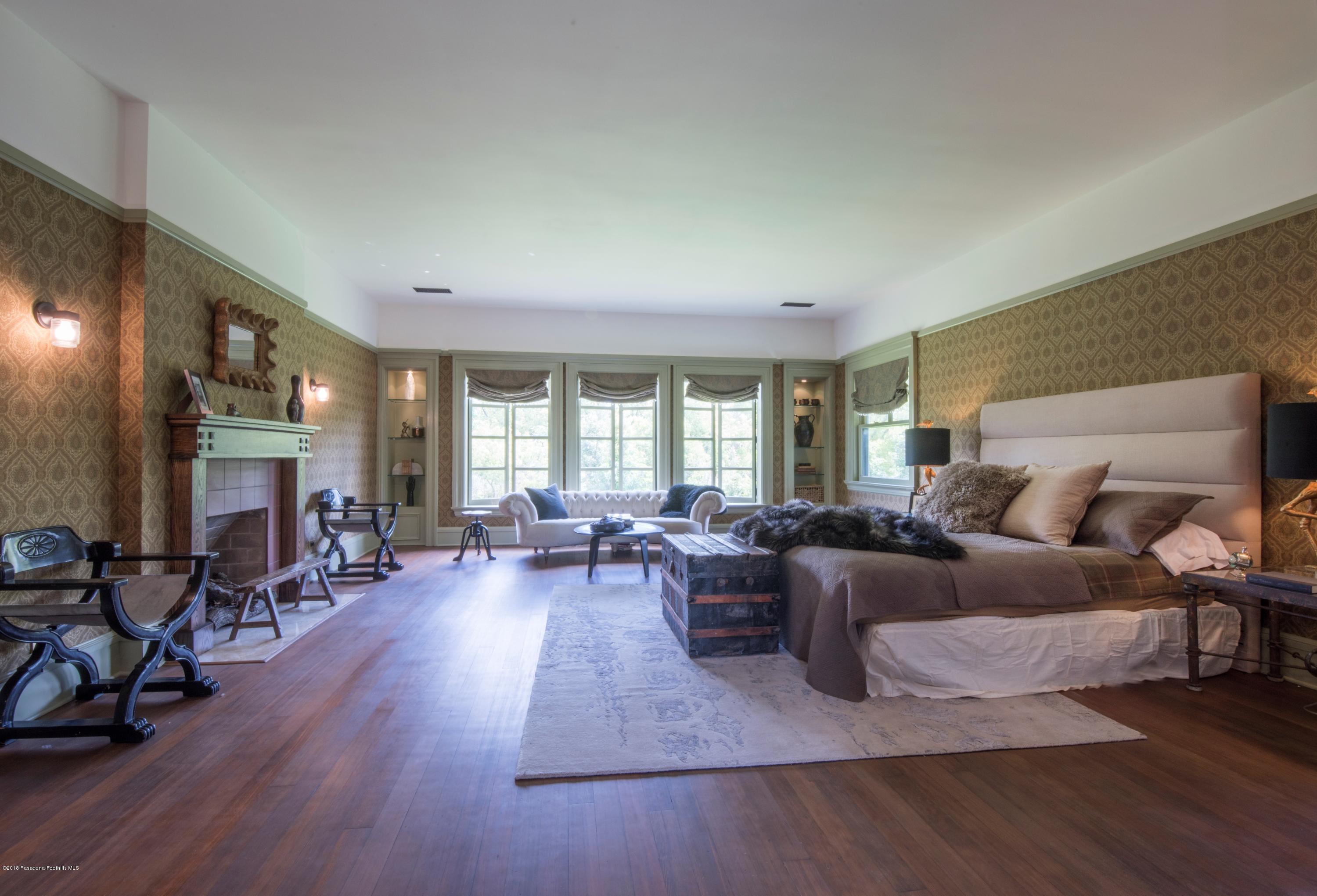 1333 Wentworth Avenue Pasadena, CA 91106 - Photo 22 of 60 a living room with furniture and wooden floor