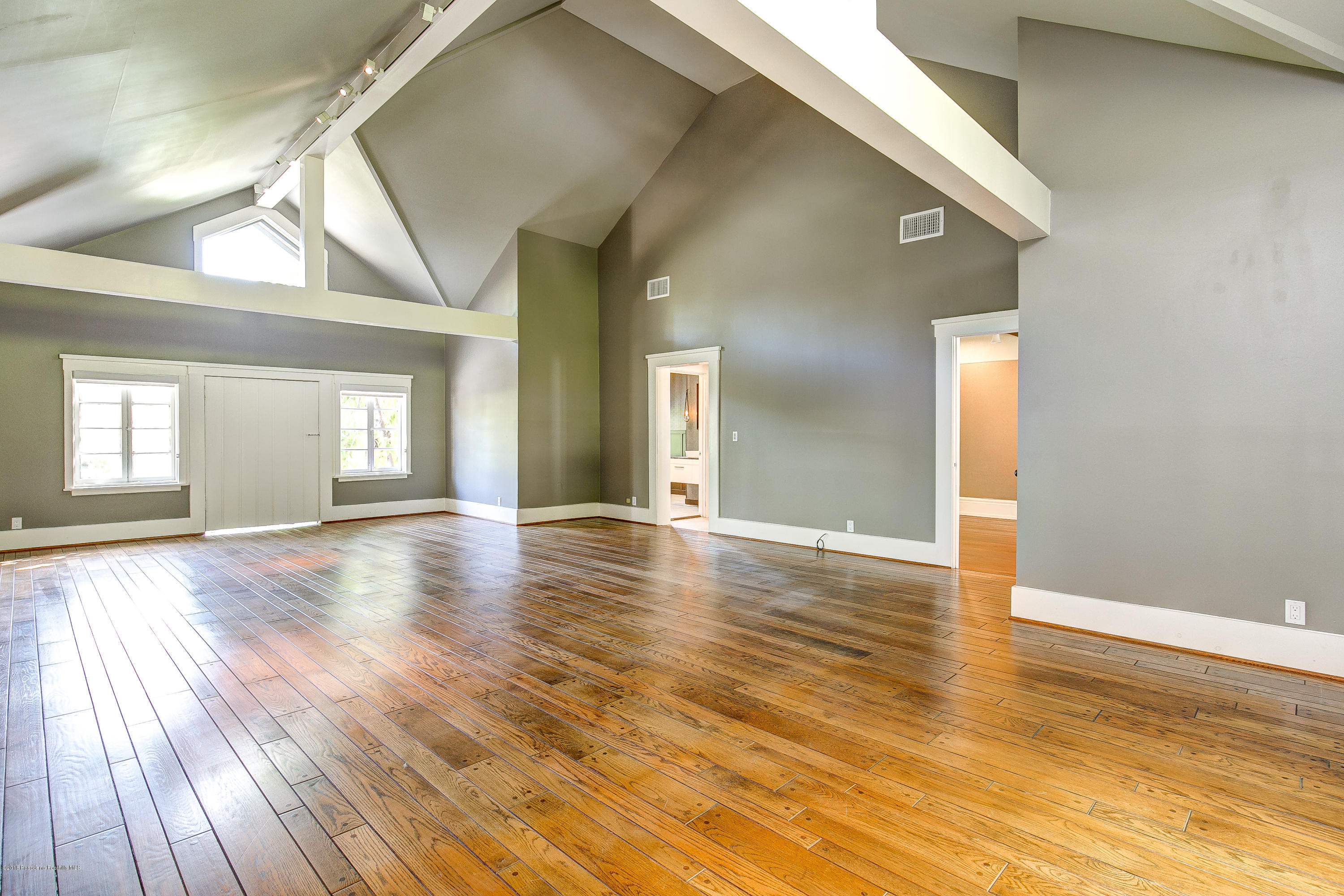 1333 Wentworth Avenue Pasadena, CA 91106 - Photo 44 of 60 a view of a livingroom with wooden floor and a window