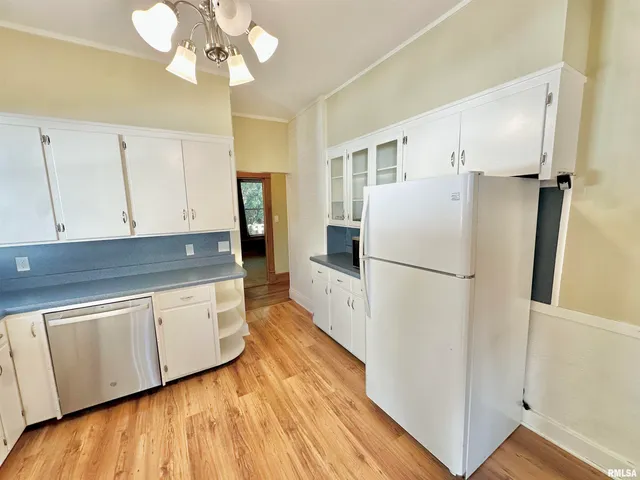 $144,900 | 441 Greenleaf Street, Galesburg, IL 61401