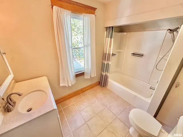 $144,900 | 441 Greenleaf Street, Galesburg, IL 61401