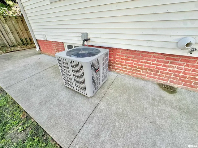 $144,900 | 441 Greenleaf Street, Galesburg, IL 61401