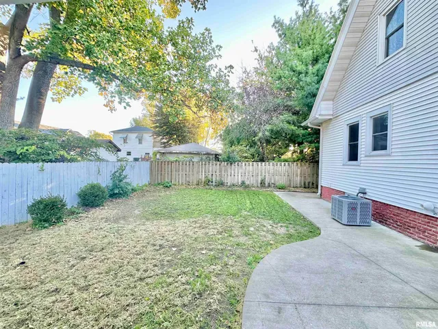 $144,900 | 441 Greenleaf Street, Galesburg, IL 61401