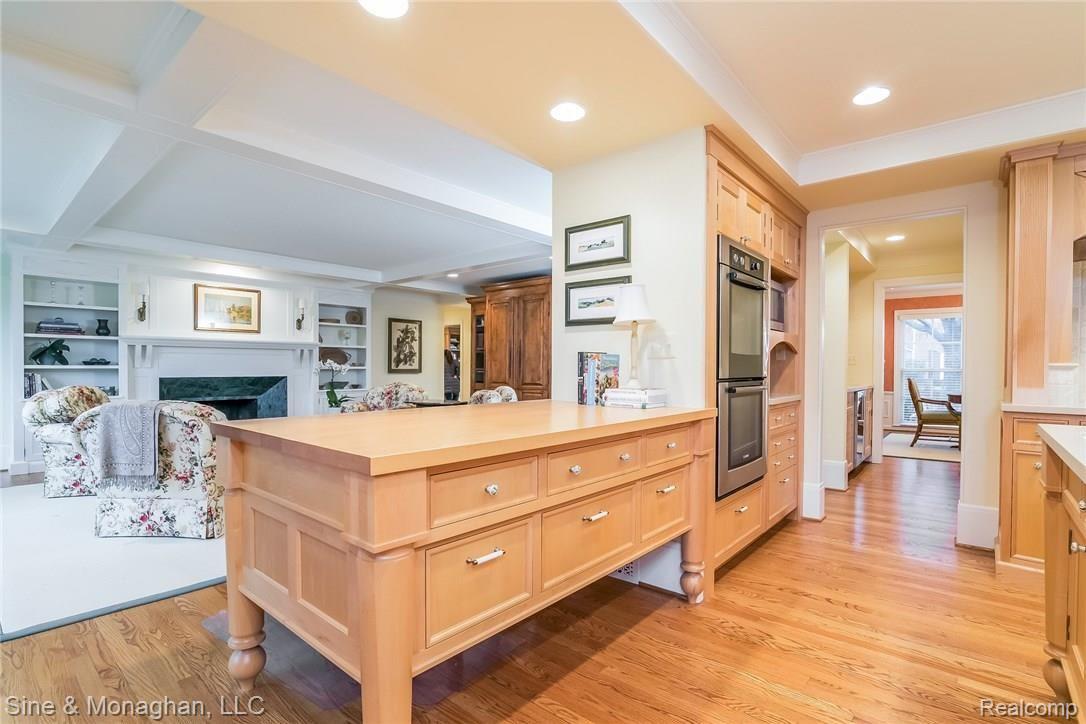 24 Warner Road Grosse Pointe, MI 48236 - Photo 24 of 56 026-Kitchen-5492470-medium.jpg
