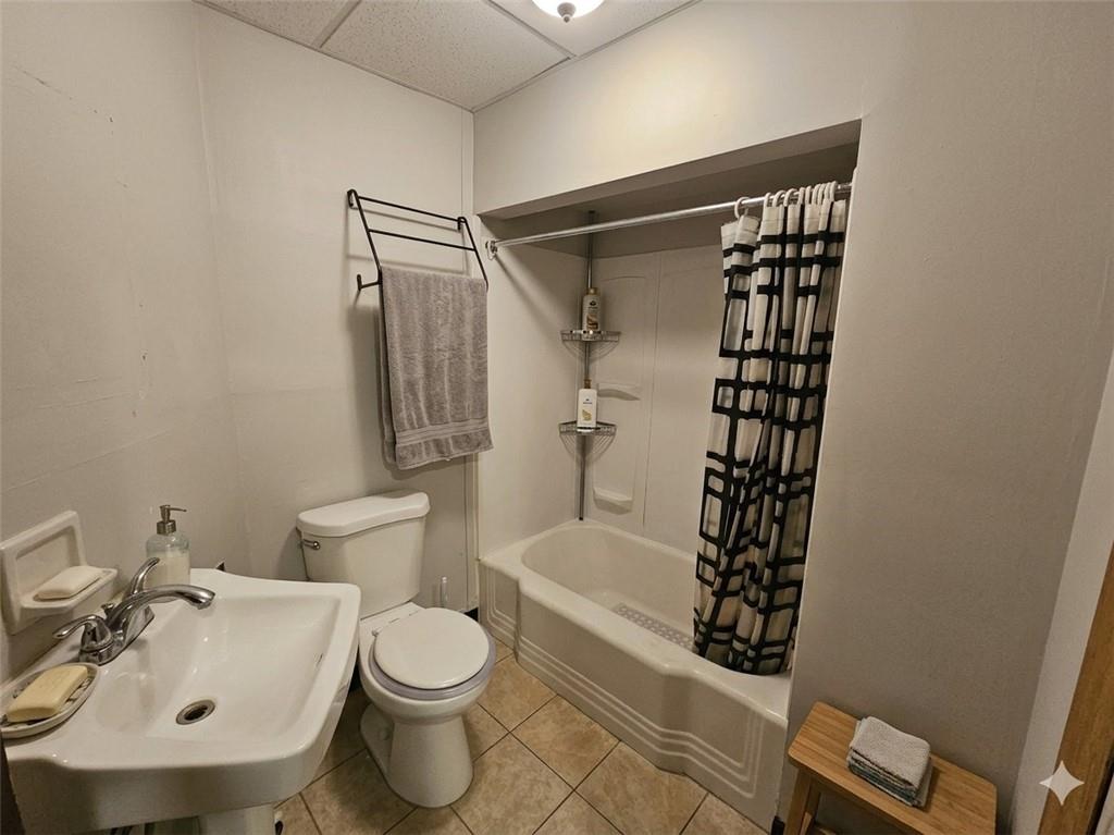 1962 Straubs Lane Pittsburgh, PA 15212 - Photo 16 of 35 a bathroom with a toilet and a sink
