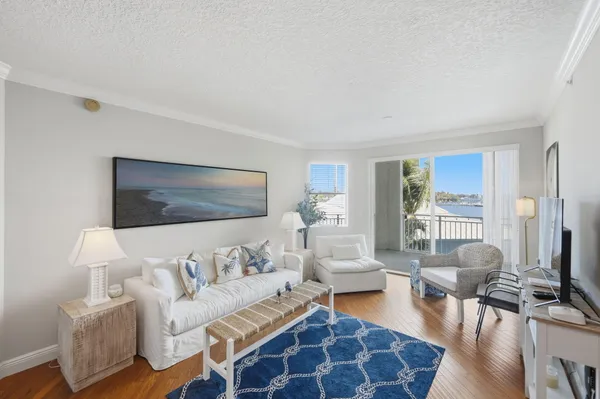 $379,000 | 975 Northwest Flagler Avenue, Unit 302, Stuart, FL 34994