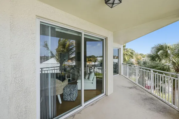 $379,000 | 975 Northwest Flagler Avenue, Unit 302, Stuart, FL 34994