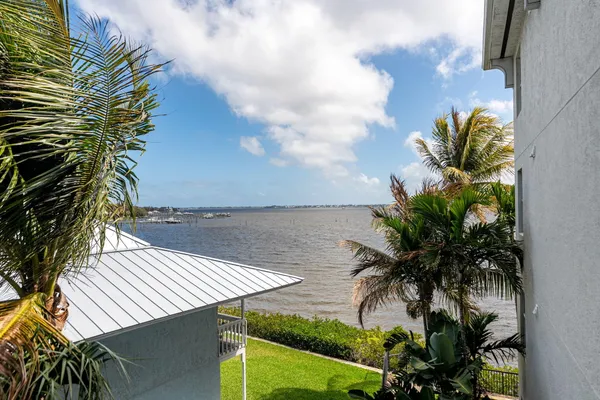 $379,000 | 975 Northwest Flagler Avenue, Unit 302, Stuart, FL 34994