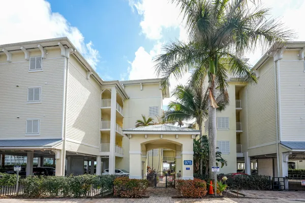 $379,000 | 975 Northwest Flagler Avenue, Unit 302, Stuart, FL 34994