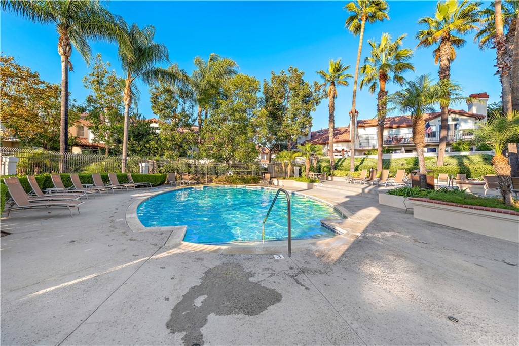2 Vía Entrada Rancho Santa Margarita, CA 92688 - Photo 34 of 35 a view of a basketball court