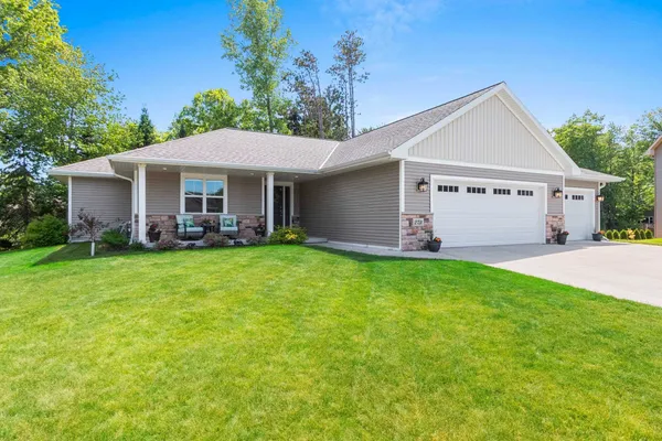 $499,900 | 2731 Crestwood Springs, Green Bay, WI 54304