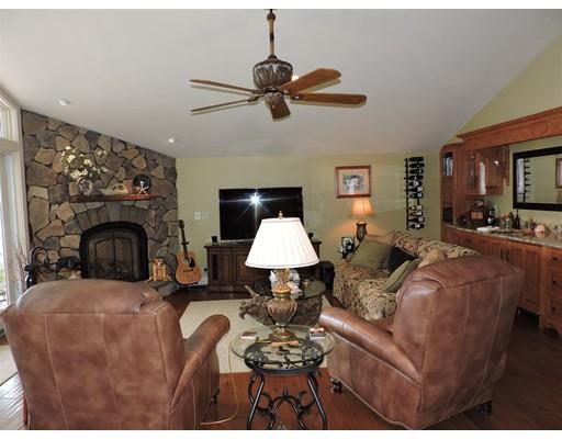 39 Bates Point Road Webster, MA 01570 - Photo 10 of 30
