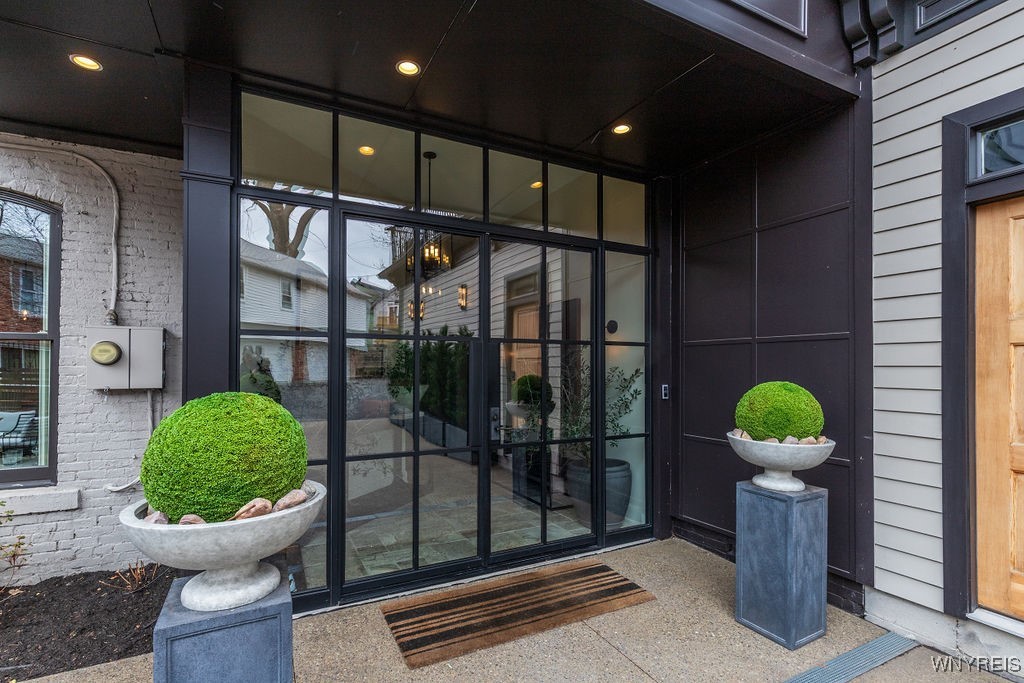 91 Johnson Park Buffalo, NY 14201 - Photo 3 of 50