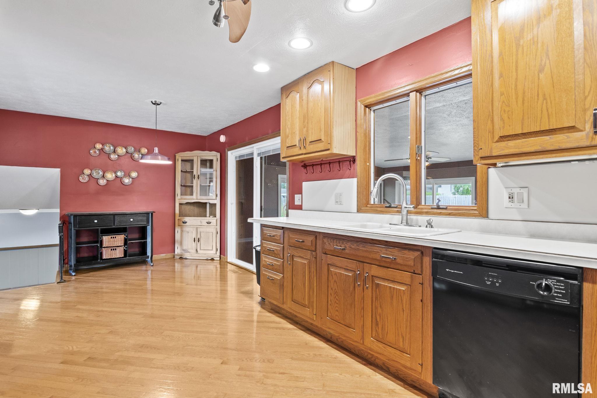 2420 Delaware Drive Springfield, IL 62702 - Photo 11 of 42