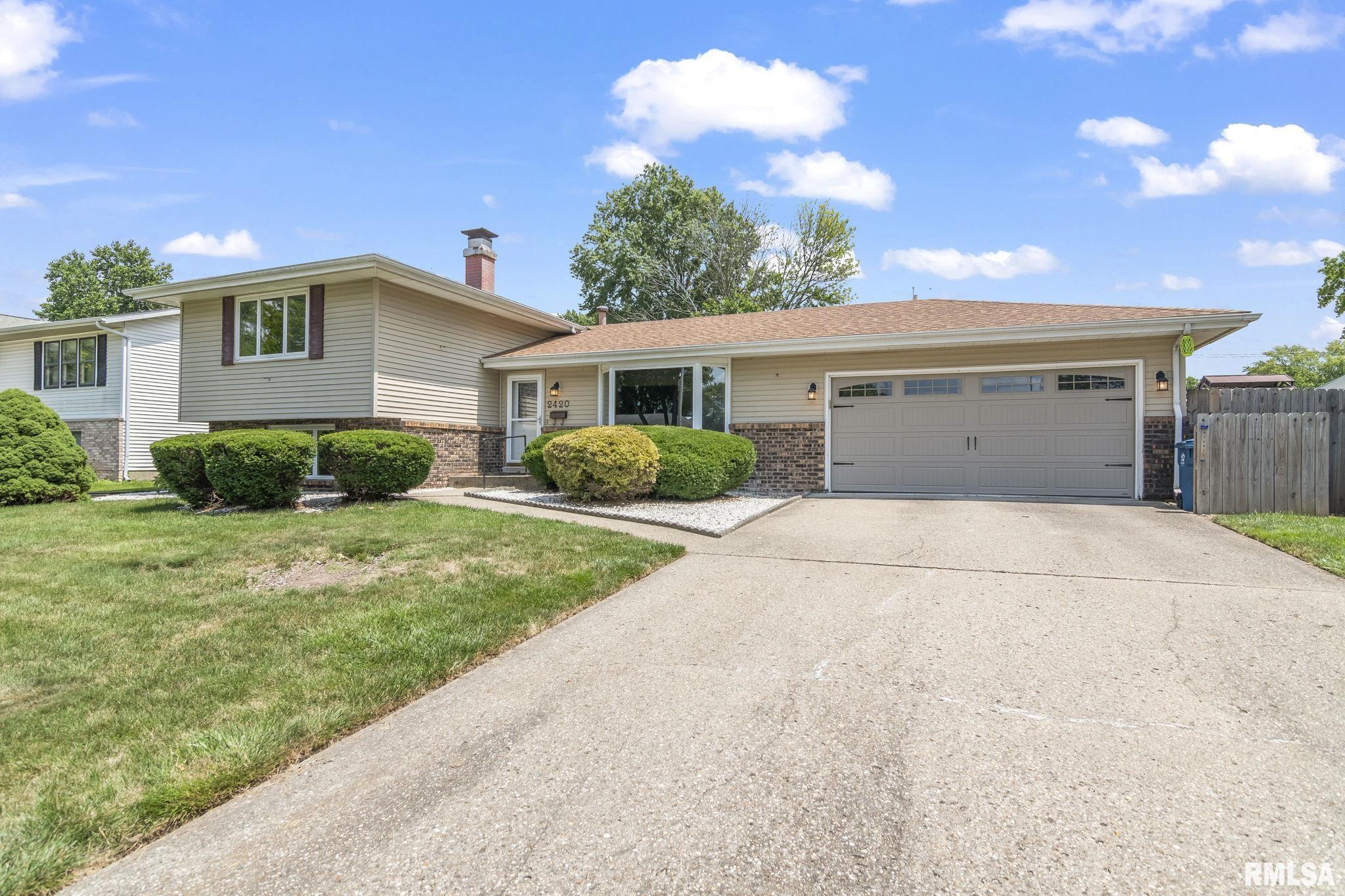 2420 Delaware Drive Springfield, IL 62702 - Photo 3 of 42
