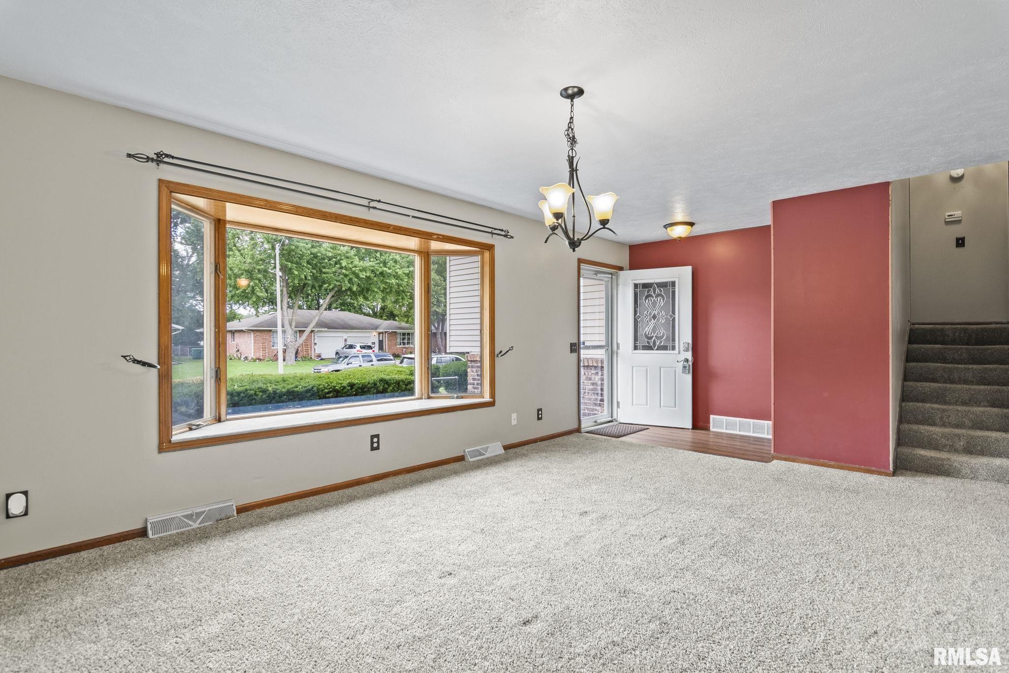 2420 Delaware Drive Springfield, IL 62702 - Photo 4 of 42