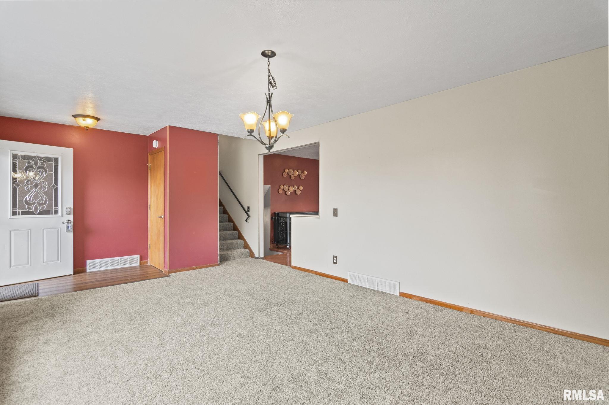 2420 Delaware Drive Springfield, IL 62702 - Photo 5 of 42