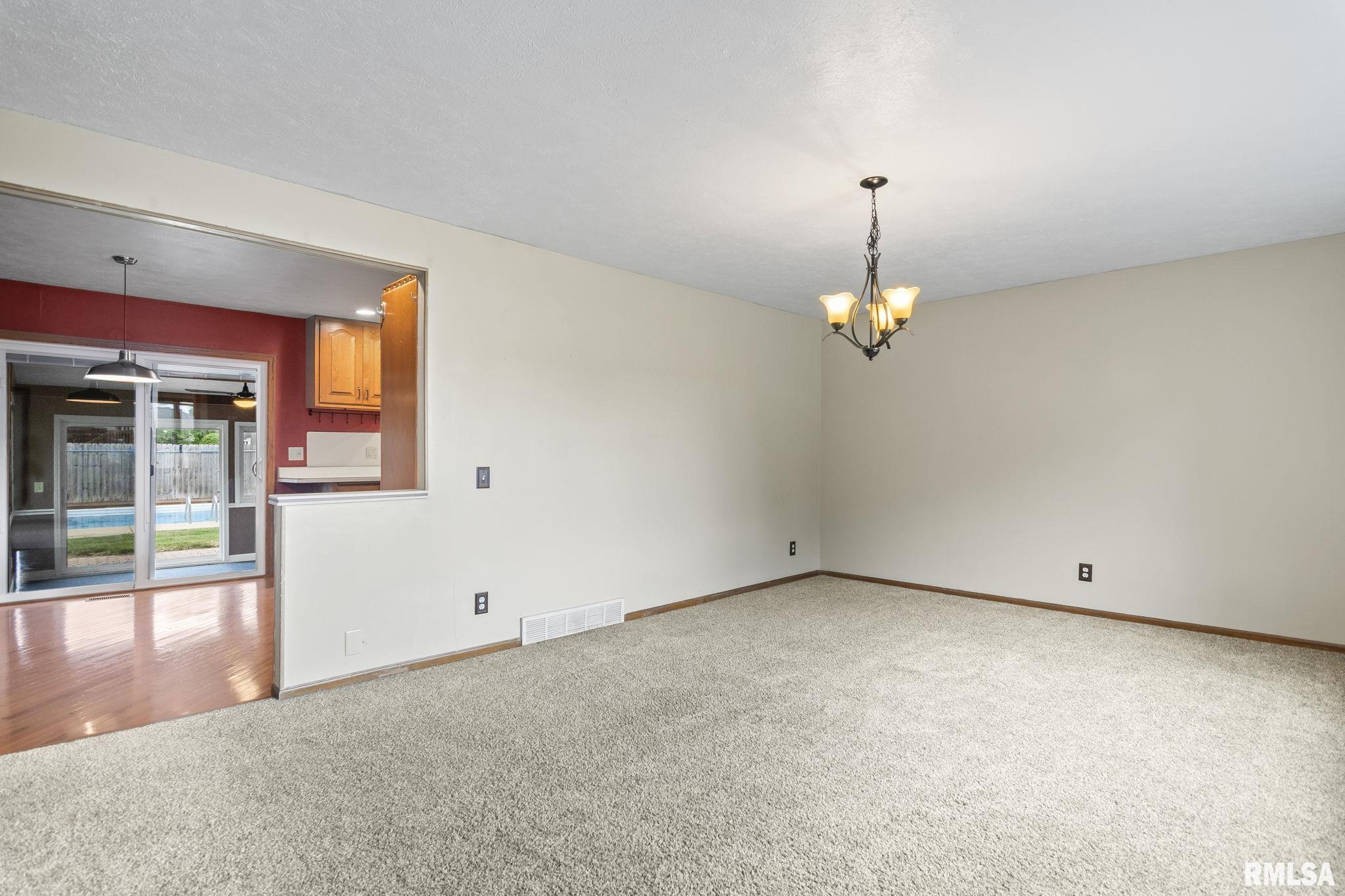 2420 Delaware Drive Springfield, IL 62702 - Photo 6 of 42
