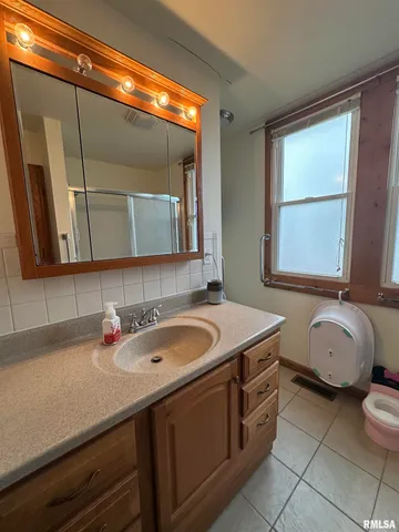 $119,000 | 206 West Homer Avenue, Harrisburg, IL 62946