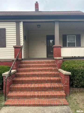 $119,000 | 206 West Homer Avenue, Harrisburg, IL 62946