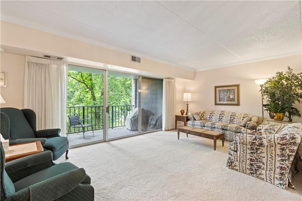 2120 Greentree Road, Unit 408E Pittsburgh, PA 15220 - Photo 3 of 30