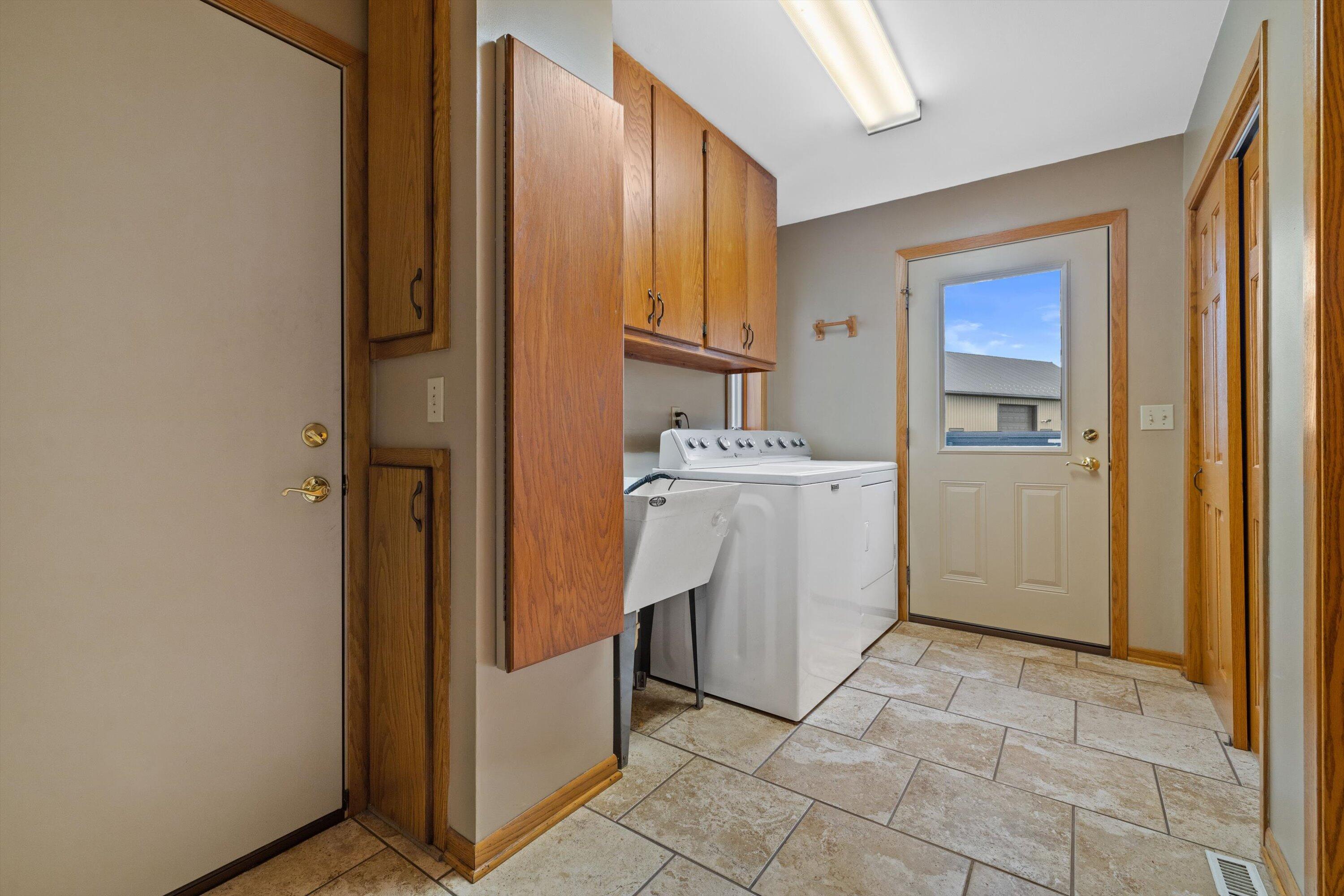 N9171 Nelson Road La Grange, WI 53120 - Photo 13 of 62 Mudroom with Laundry