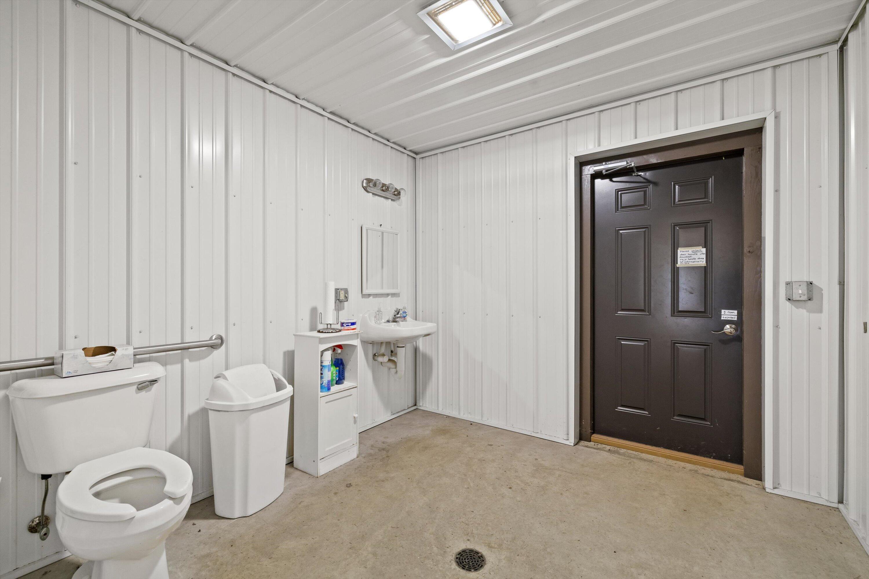 N9171 Nelson Road La Grange, WI 53120 - Photo 45 of 62 Bathroom