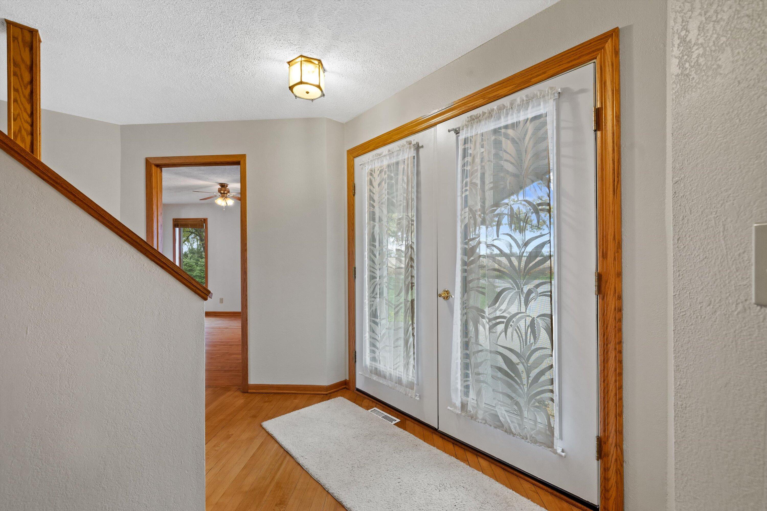 N9171 Nelson Road La Grange, WI 53120 - Photo 4 of 62 Entryway