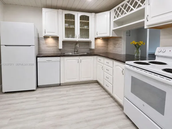 $2,250 | 6886 North Kendall Drive, Unit D407, Pinecrest, FL 33156