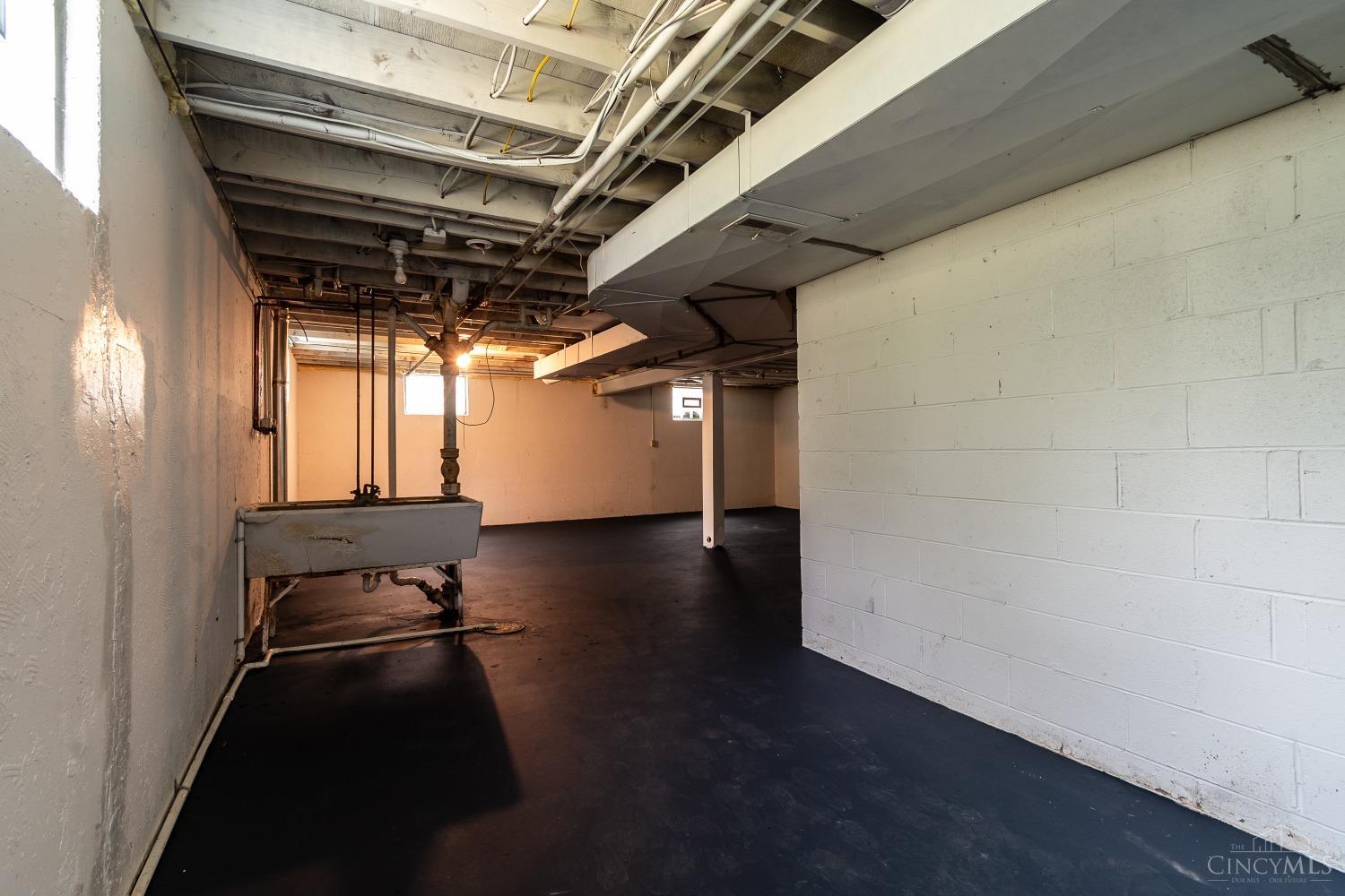 5844 Argus Road Cincinnati, OH 45224 - Photo 16 of 42 Gallery Image 16